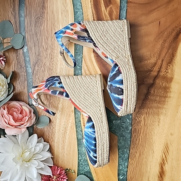 NEW Marc Fisher Teelan Heeled Tie Dye Espadrilles | Size 6M - Picture 4 of 10